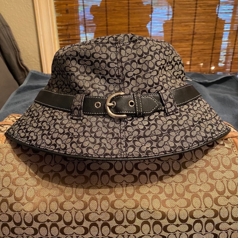 Signature Coach Logo Bucket Hat✨